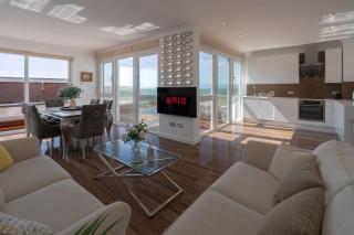 On The Beach Penthouse with Sea View - 3 bedrooms - Roof Balcony - Spa, Sauna, Gym and Pool - Sleeps 6 - Brighton & Hove - 0