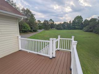 Cheerful 4Br Water View Lakehouse with Dock & More - 6
