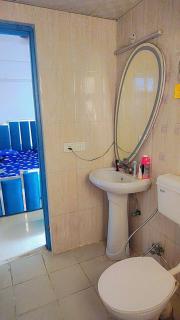 Homestay Bright and Airy Appartment - Sūrajpur - 5