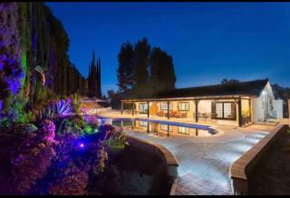 Private Escape Nestled In Hills - 0