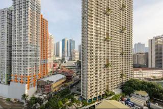 Comfy and Spacious 3BR, 2 Balconies with City & Pool View - Manila - 6