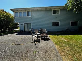 Furnished Basement Apartment - 9