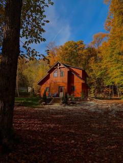 Cozy Log Cabin with Lake Access - Cardiff - 0