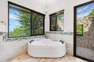 Luxurious 3 Bedroom Villa - Coco - 1