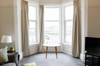 Seaside Bliss Your Perfect 1BR Wales Escape - Llandudno - 5