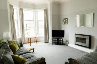 Seaside Bliss Your Perfect 1BR Wales Escape - Llandudno - 9