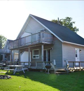 Lions Head Beach Motel & Cottages - WATERFRONT - Lion's Head - 8