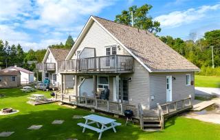 Lions Head Beach Motel & Cottages - WATERFRONT - Lion's Head - 7