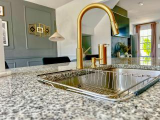 Lux Townhome Free Parking 12 min to BWI - 4