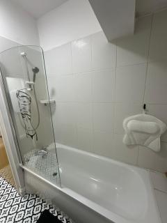 Stunning Birmingham City Center Apartment - Sleeps 4 - Free Parking, Netflix, Prime, Disney - 3