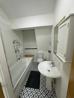 Stunning Birmingham City Center Apartment - Sleeps 4 - Free Parking, Netflix, Prime, Disney - Birmingham - 4