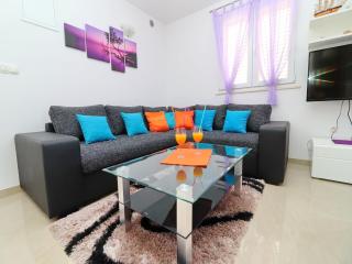 Holiday Home Adriatic View-Two Bedroom Apartment with Terrace and Sea View - Blato - 7