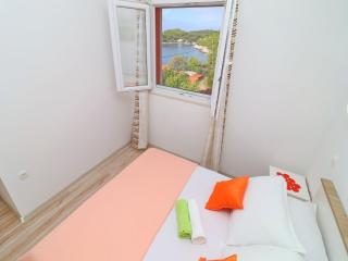 Holiday Home Adriatic View-Two Bedroom Apartment with Terrace and Sea View - Blato - 3