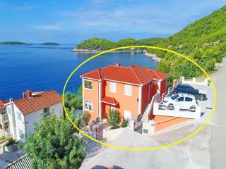 Holiday Home Adriatic View-Three Bedroom Apartment with Terrace and Sea View - Blato - 2