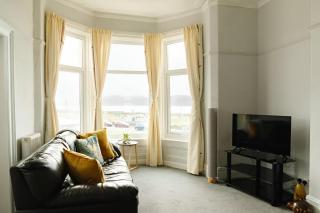Seaside Solace 2BR with Scenic Coastline Views - Llandudno - 0