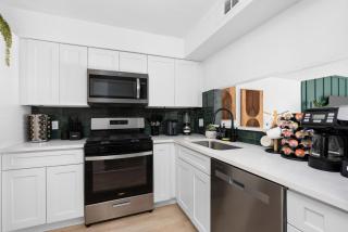 MCM Condo by SoCo,SoLa with patio - Austin - 2