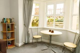 Seaside Charm 1BR Coastal Retreat in Wales - Llandudno - 8