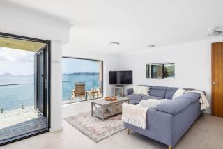 Lanimer ONE - Beautiful Waterfront Property - Soldiers Point - 6