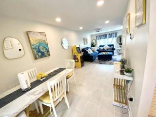Elegant Oasis Townhome, 10 Mi to Downtown, near Airport - Atlanta - 8