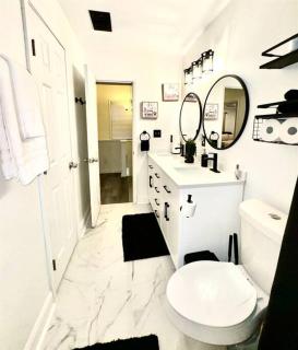 Elegant Oasis Townhome, 10 Mi to Downtown, near Airport - Atlanta - 1