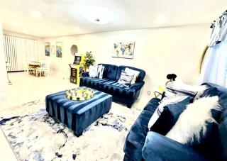 Elegant Oasis Townhome, 10 Mi to Downtown, near Airport - Atlanta - 0