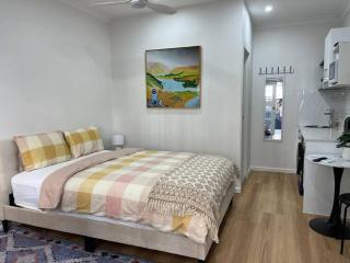 Convenient Spacious Studio with Free Parking - Sydney - 8