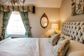 Whispering Place Georgian Grade II Sleeps 6 Adults 3 mins from Safari Park & Steam Train - 0