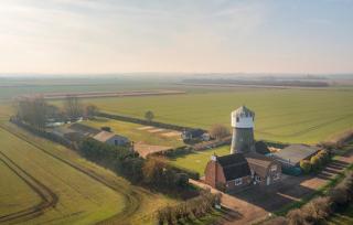 Windmill Glamping Pod with hot tub - The Snug - 1