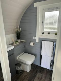 Windmill Glamping Pod with hot tub - The Snug - Swavesey - 2