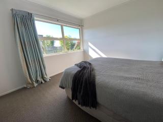 Charming 2-Bedroom Guest House with Tennis Court and Beach Nearby - 2