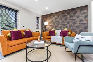 Hip & Happening 4BR Urban Gem for Large Groups - Harrow - 8
