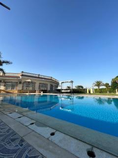 Private Villa With Pool Near Sphinx airport - ‘Ezbet Sharikât Wardan - 0