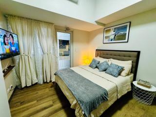 10F Luxury 1BR at Park Mckinley West near Venice Mall - Manila - 6