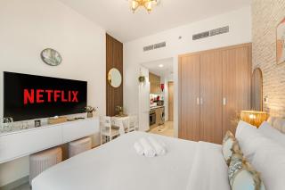 Studio with Pool, Gym, BBQ area and playground - Dubai - 6