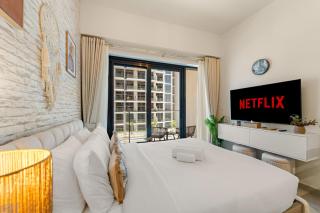 Studio with Pool, Gym, BBQ area and playground - Dubai - 8