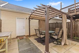 IAD area Apartment with garage parking and Patio in backyard - Sterling - 4