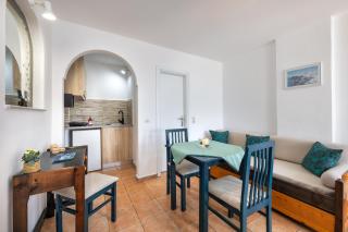 Georgia's Comfort Studio - Playa de Perivolos - 5