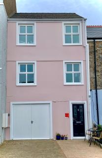 Charming Pembrokeshire Townhouse - 4