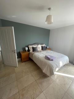 Fabulous and Sunny 2 bed Apartment, in City Centre - 6
