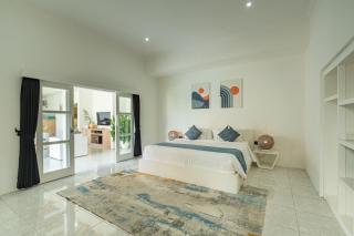 Modern 3 Bedrooms Villa Beach Walking Distance - Seminyak - 2
