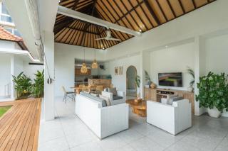 Modern 3 Bedrooms Villa Beach Walking Distance - Seminyak - 1