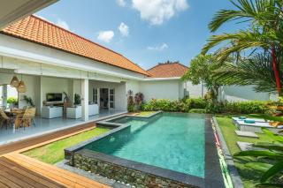 Modern 3 Bedrooms Villa Beach Walking Distance - Seminyak - 9