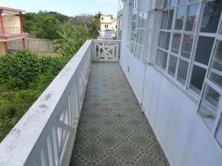 Spacious Apartment in Calodyne with Enclosed Garden - 0