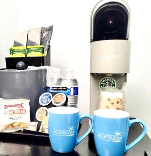 Ocean Sands Beach Boutique Inn-1 Acre Private Beach-St Augustine Historic-2 Miles-Shuttle with Downtown Tour-HEATED Salt Water Pool until 420AM-Popcorn-Cookies-New 4k USD Black Beds- 69 Item Breakfast-Eggs-Bacon-Starbucks- Free Laundry- #904-799-SAND - St. Augustine - 5