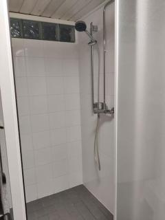 Talo järven rannalla - 4