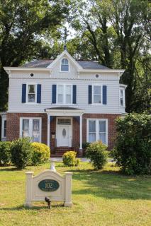 Newly Renovated Historic 6-Bedroom Manor, Where Timeless Elegance Meets Modern Luxury - Onancock - 0
