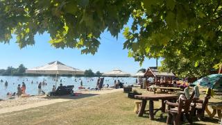 Forestside Holiday Home near Swimming Lake - 6