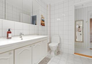 Cozy apartment with free parking - 9