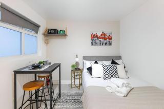 Cozy Vibes Minimalist Studio Stay - Londra - 8
