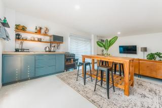 Family Friendly Downstairs Room, Close to Beach - 0